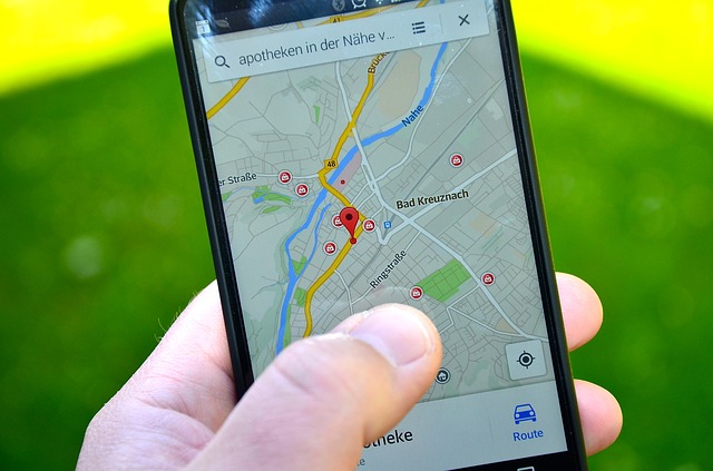 Smartphone with navigation app